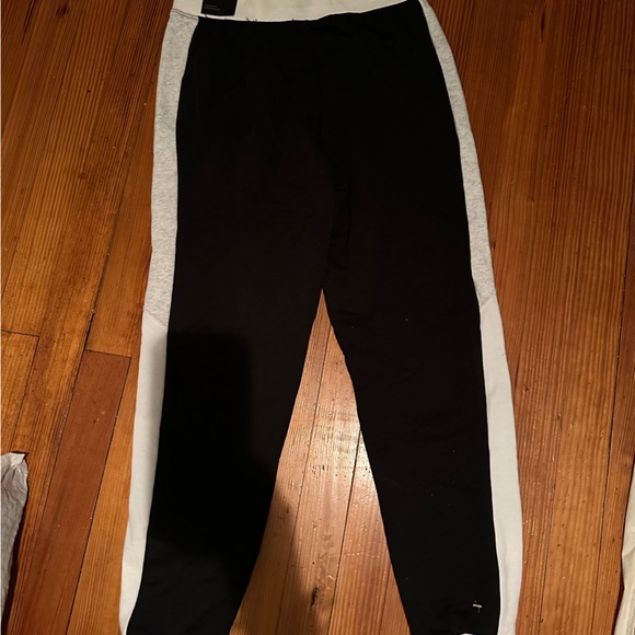Women’s Nike Air Joggers - Picture 2 of 3